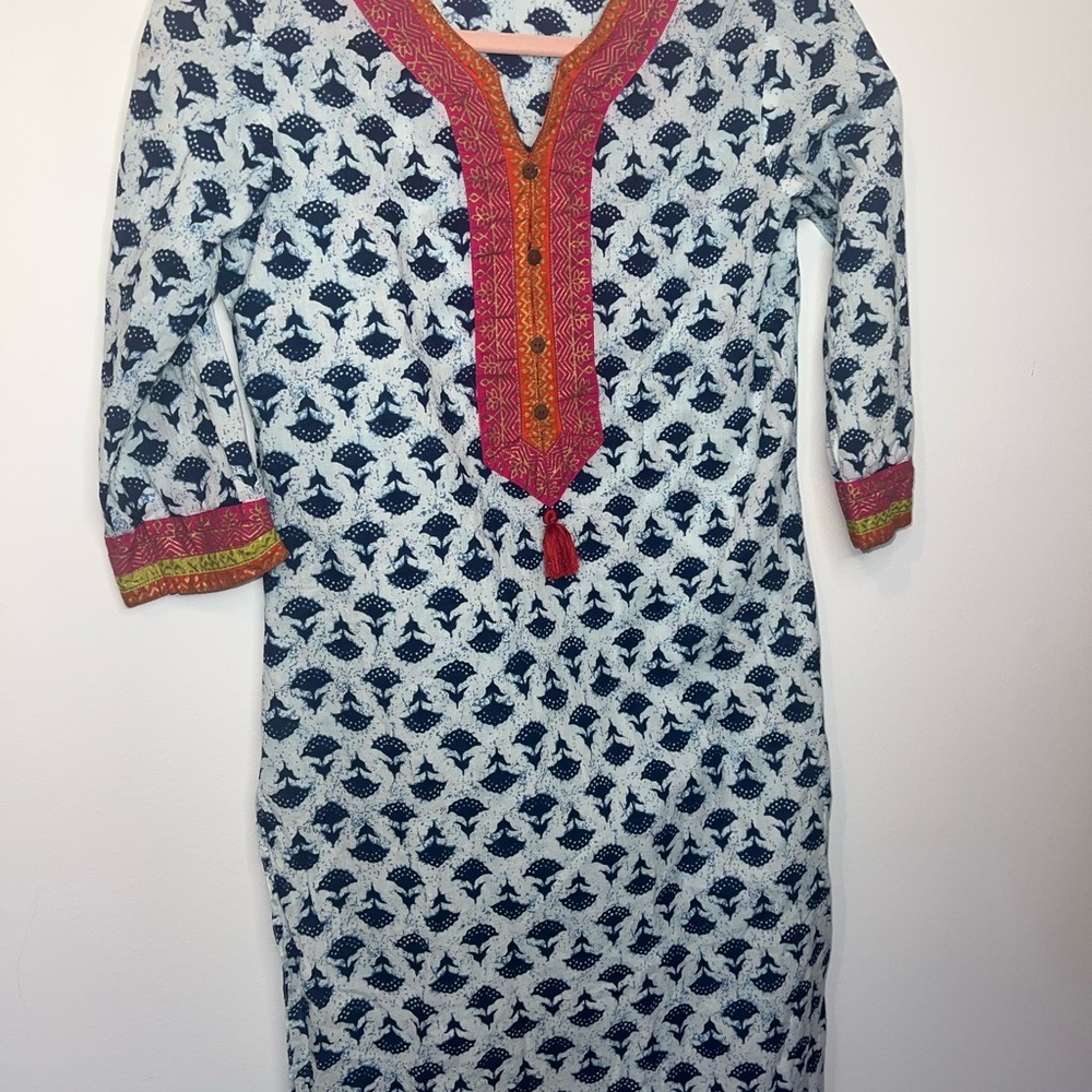 Casual Blue and Pink tunic with Plunge Neckline